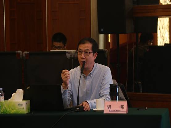 中國人民大學心理健康教育與咨詢中心主任、副教授胡鄧